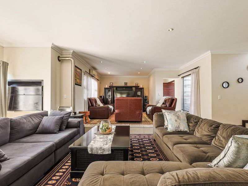 Spacious 3-Bedroom Family Home in Secure Meadows Estate - Photo 10