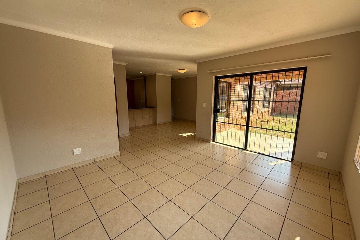 Perfect Lock-Up-and-Go Living in a Beautiful 3-Bedroom Simplex - Photo 5