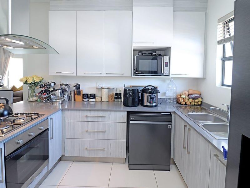 3bed 2 bath - Photo 6