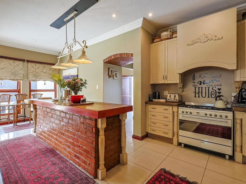 Timeless Luxury in Waterkloof Golf Estate - Photo 9