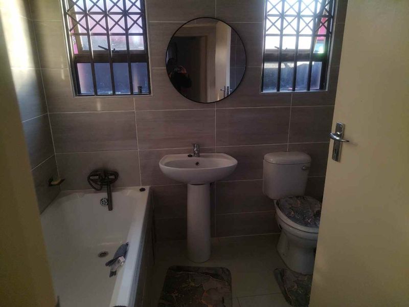 3 bedrooms house for sale in Soshanguve VV - Photo 10