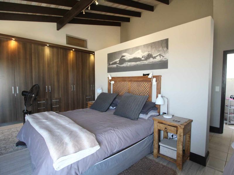 4 Bedroom Home with 2 Flats & Ocean Views Near Platz Am Meer Mall - Photo 3