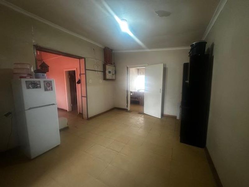 3-Bedroom Family Home with Bachelor’s Flat in Trompsburg - Photo 4