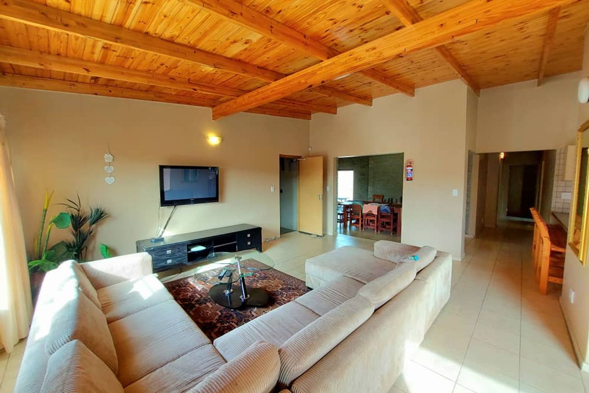 Perfect for Families: Spacious House & Flat in Tranquil Setting! - Photo 4