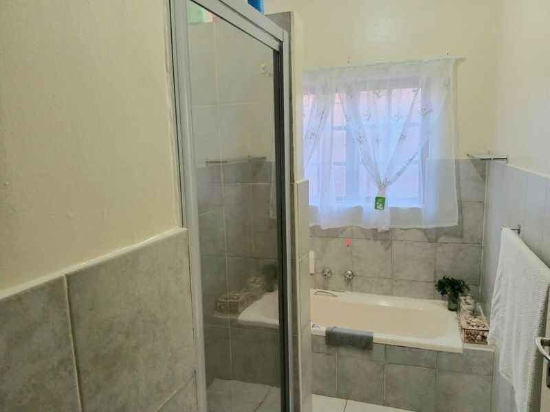 2-Bedroom Home in Arboretum, Richards Bay - Practical Living Space - Photo 7