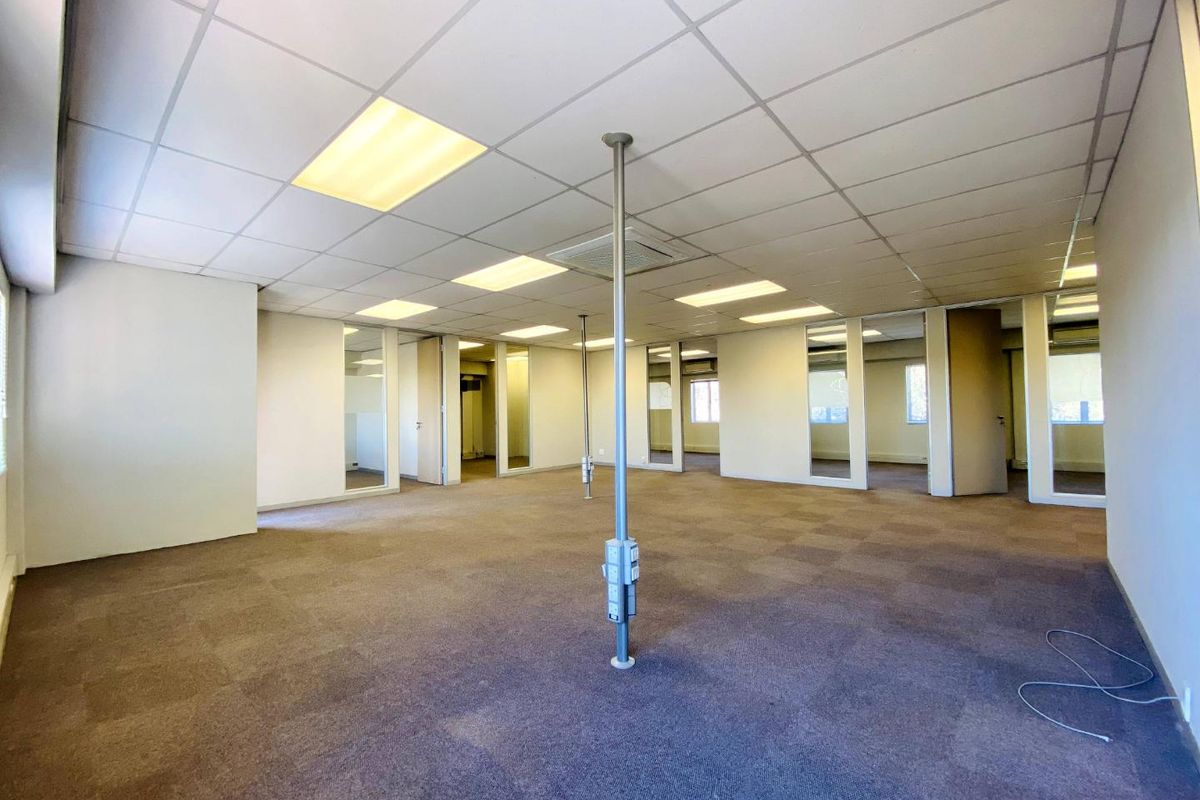 Spacious Office Unit with Large Entertainment Balcony in Fourways - Photo 5