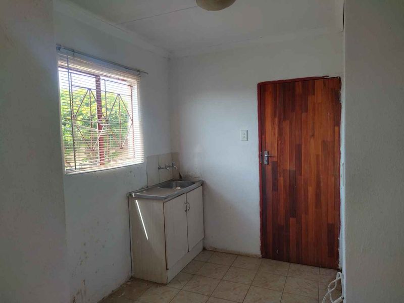 Charming 2 bedrooms house for sale in Soshanguve VV - Photo 5