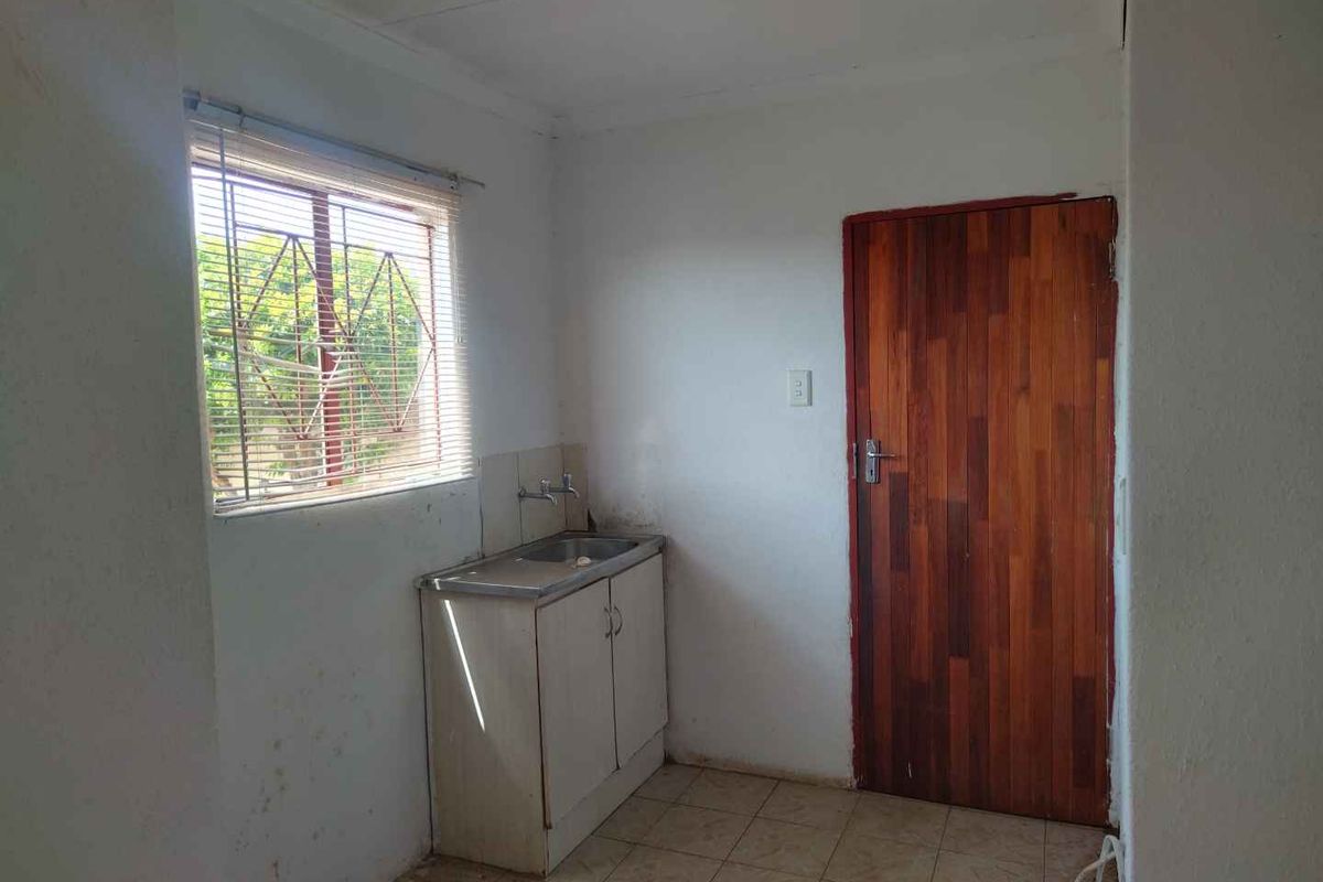 Charming 2 bedrooms house for sale in Soshanguve VV - Photo 5
