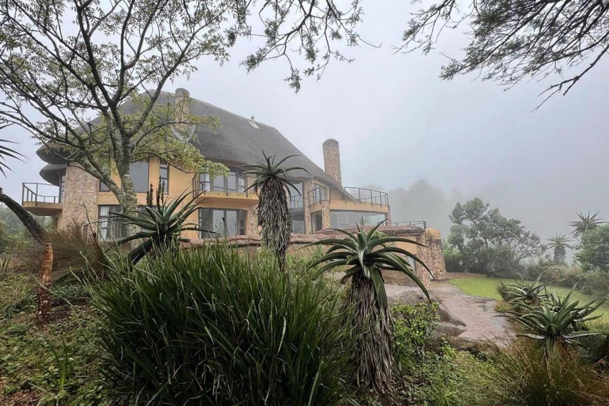 Magnificent 5-Bedroom Thatched Villa in Phezulu Safari Estate - Photo 4