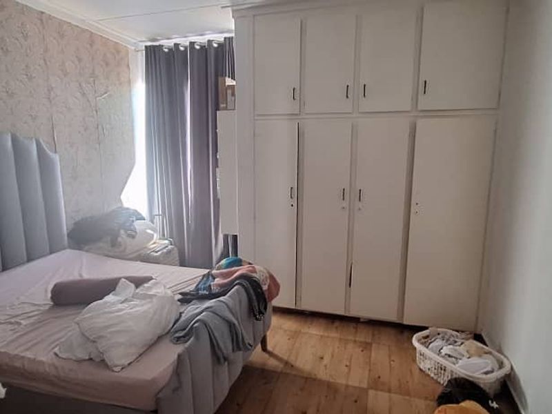 "Spacious Family Oasis in Pioneerspark – Call Today!" - Photo 10