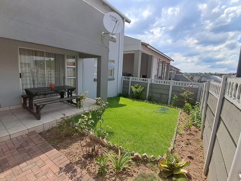 2 Bedroom Townhouse for sale!! - Photo 2