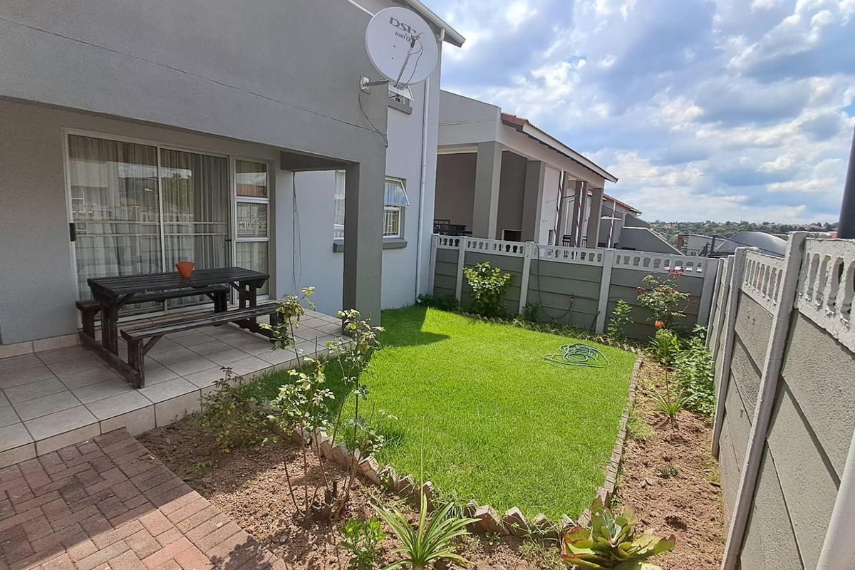 2 Bedroom Townhouse for sale!! - Photo 2