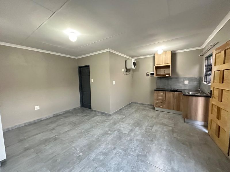 Newly Built Bachelor Unit to Rent – Danville Ext 8 – R4,000 pm - Photo 2