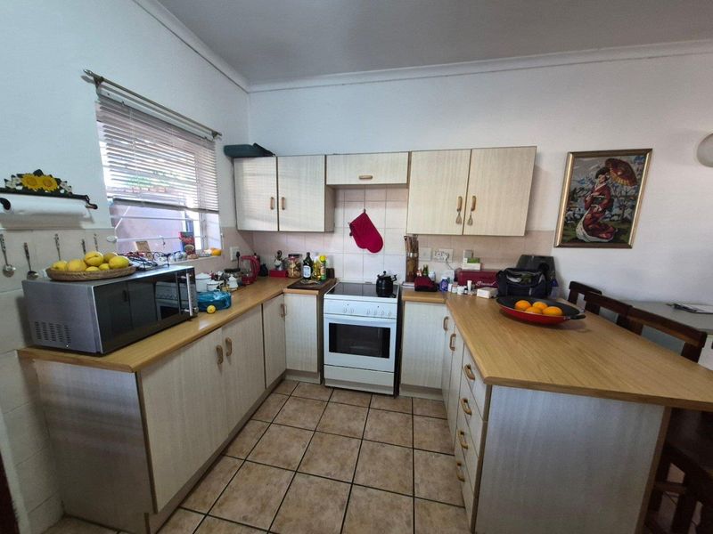 Spacious 3-Bedroom Simplex in Lifestyle Complex - Photo 5
