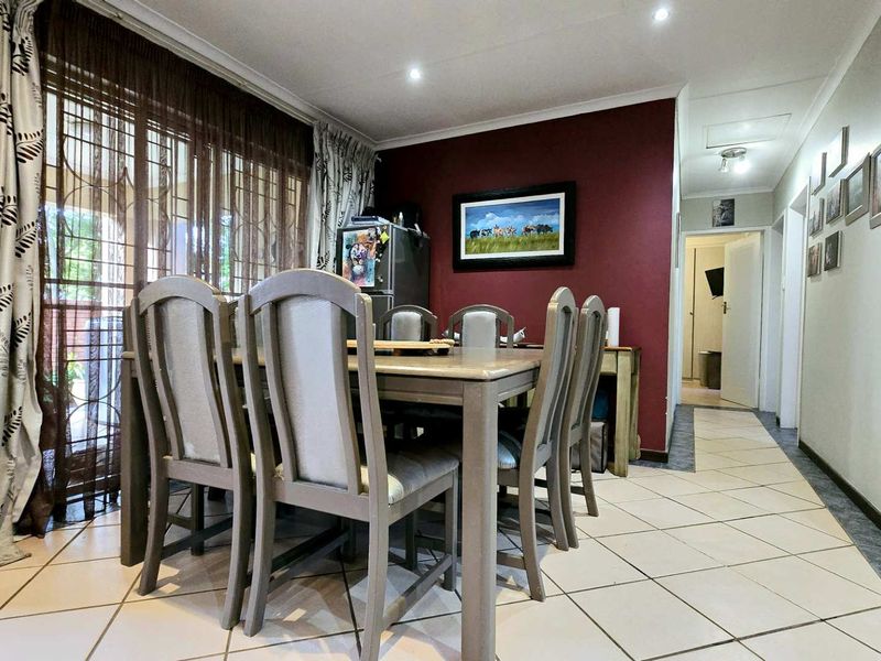 Spacious 3-Bedroom simplex for Sale in Equestria - Photo 4