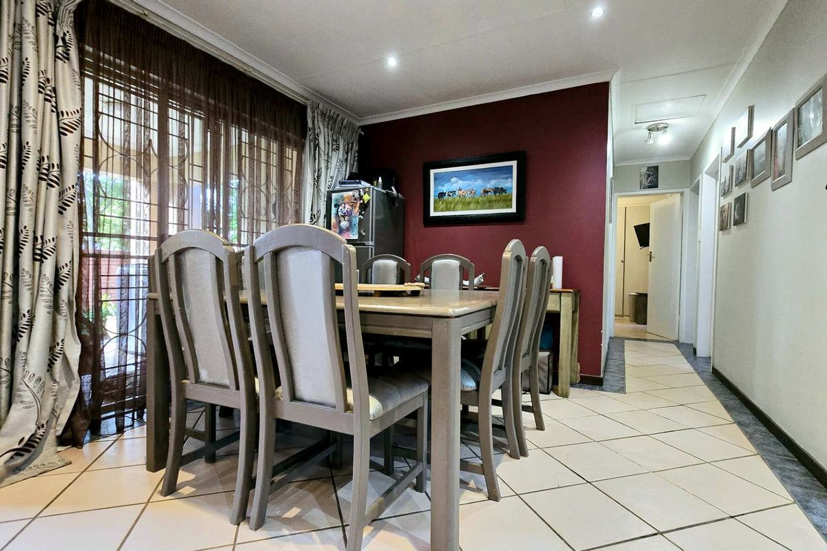 Spacious 3-Bedroom simplex for Sale in Equestria - Photo 4