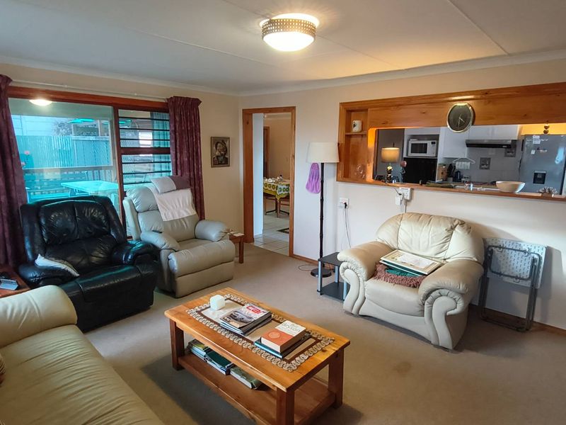 Charming 3 Bedroom House with Sea View in Dana Bay - Photo 4