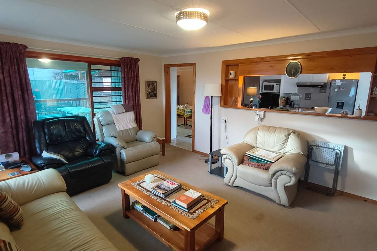 Charming 3 Bedroom House with Sea View in Dana Bay - Photo 4