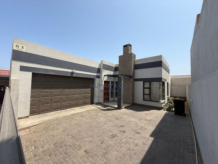 Property #2422971, House For Sale in Fairways Estate