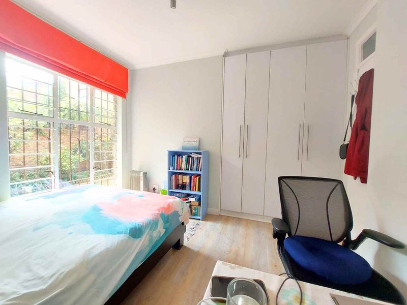 Fabulous Facebrick Townhouse has it all._ Pet-friendly | Garden | Staff Area | Energy Saving - Photo 10