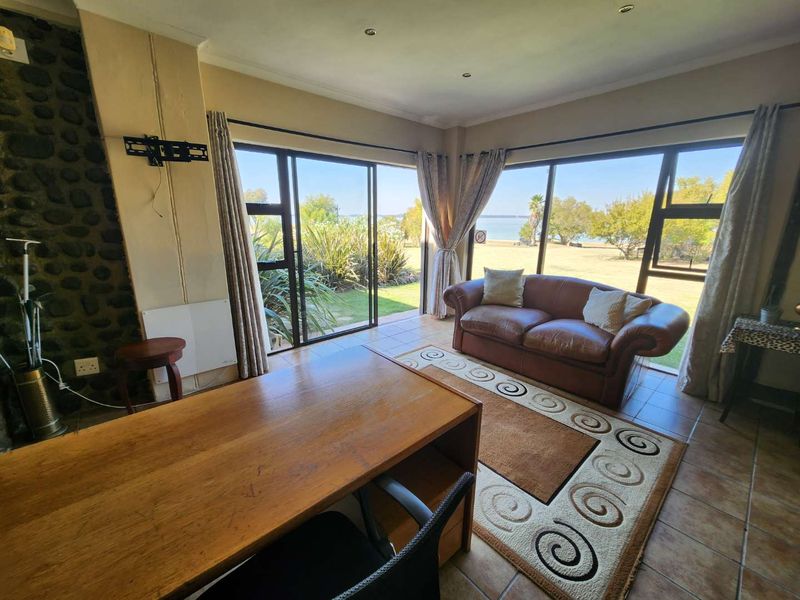 Life on the Vaal Dam with private waterfront - Photo 5