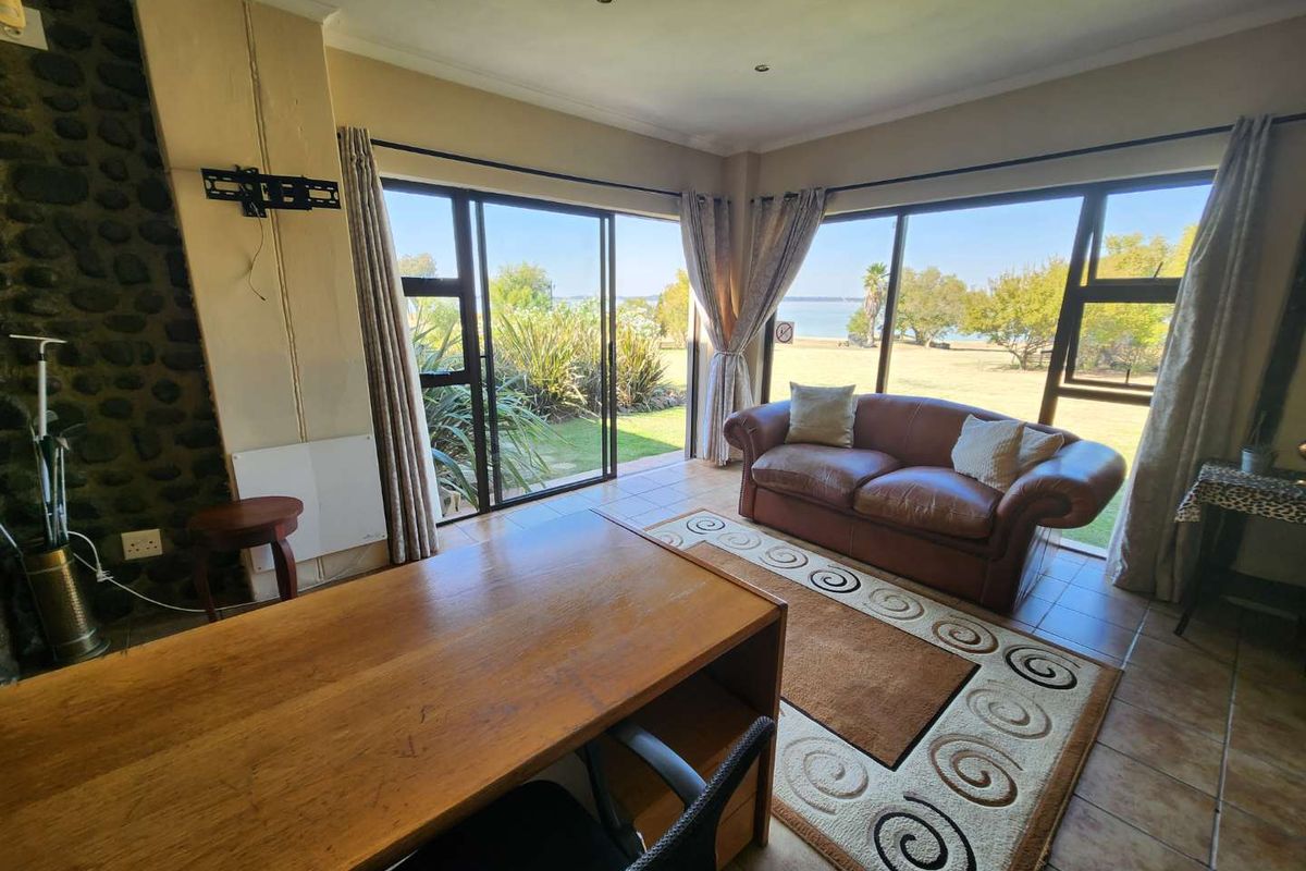 Life on the Vaal Dam with private waterfront - Photo 5