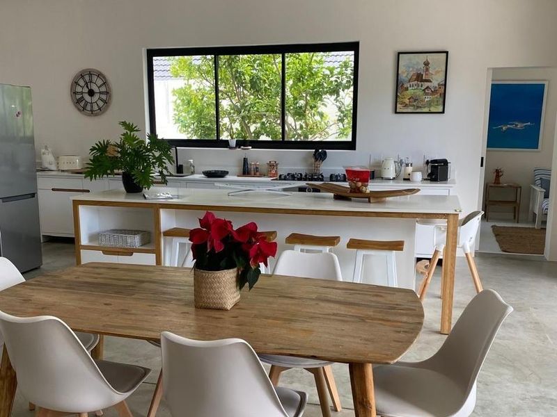 Designer Family home - A hop from the famous Vineyard Hotel. - Photo 10