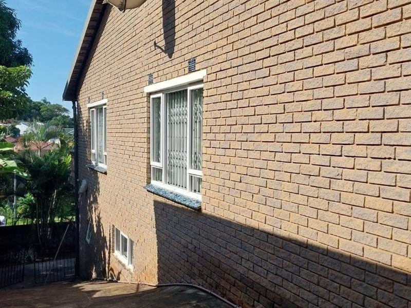 Low-maintenance face brick clinker home - Photo 10