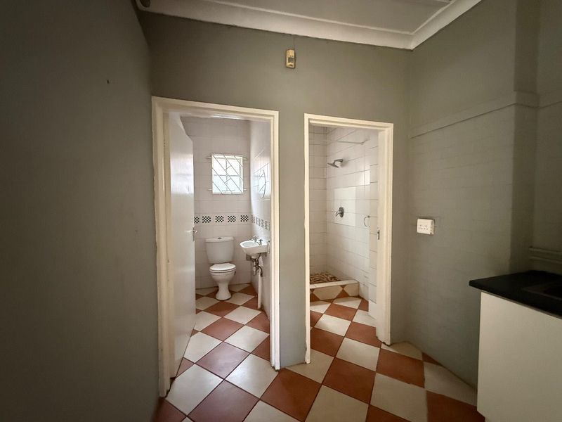 Newly Renovated 1-Bedroom Cottage - Photo 2