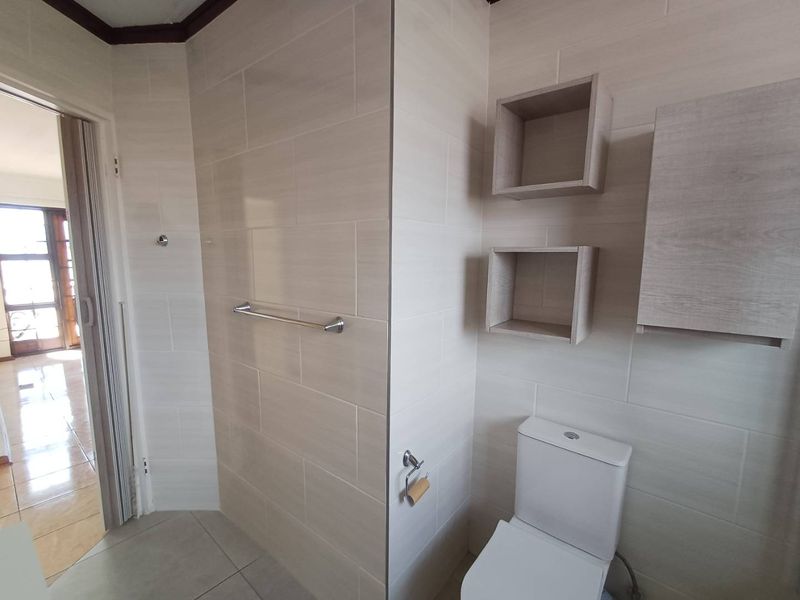 Charming Lock-Up-And-Go starter unit in a well located complex - Photo 6