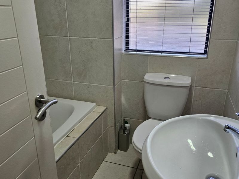 3 bedroom Apartment in Morningside - Photo 10