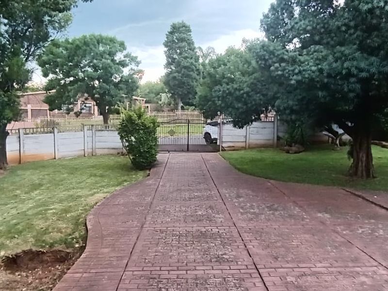 HOUSE FOR SALE,SKUINSHOOGTE,NEW CASTLE - Photo 4