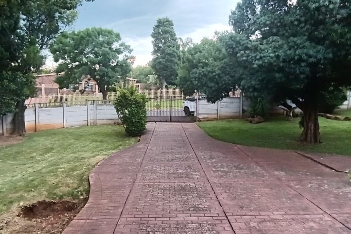 HOUSE FOR SALE,SKUINSHOOGTE,NEW CASTLE - Photo 4