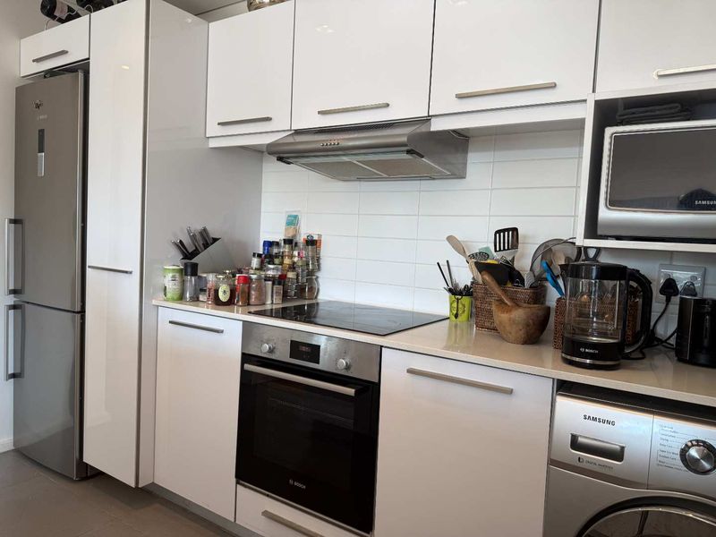 Secure, Sunny Apartment - Fully Furnished - Photo 9
