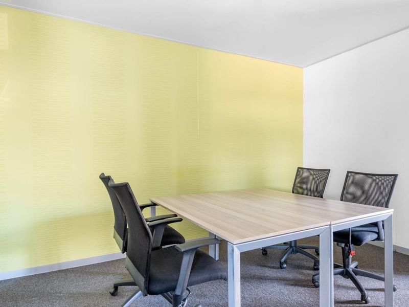 Private office space for 5 persons in Regus East Rand Stoneridge - Photo 6