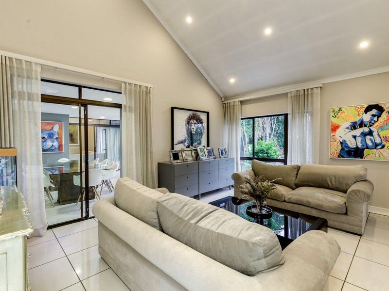 FOR SALE 4 BEDROOM FAMILY HOME - WITH DEVELOPMENT POTENTIAL!!! - Photo 7