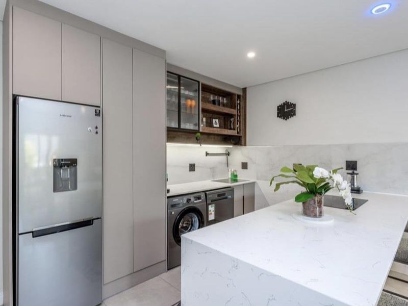 A MAGNIFICENT ONE BEDROOM FURNISHED APARTMENT - Photo 9
