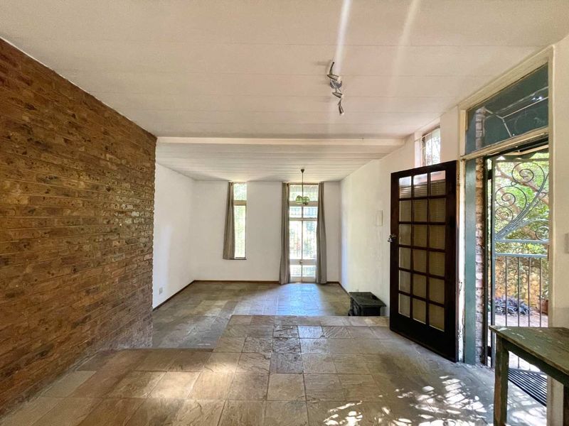 Comfy Townhouse in Lush Complex - Photo 4