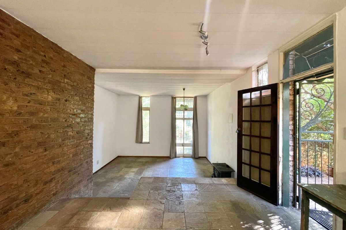 Comfy Townhouse in Lush Complex - Photo 4