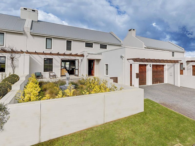 Neat 3 Bedroom Townhouse to rent in Graanendal Estate, Durbanville - Photo 5
