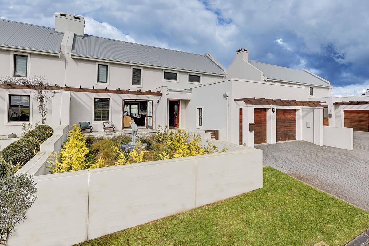 Neat 3 Bedroom Townhouse to rent in Graanendal Estate, Durbanville - Photo 5