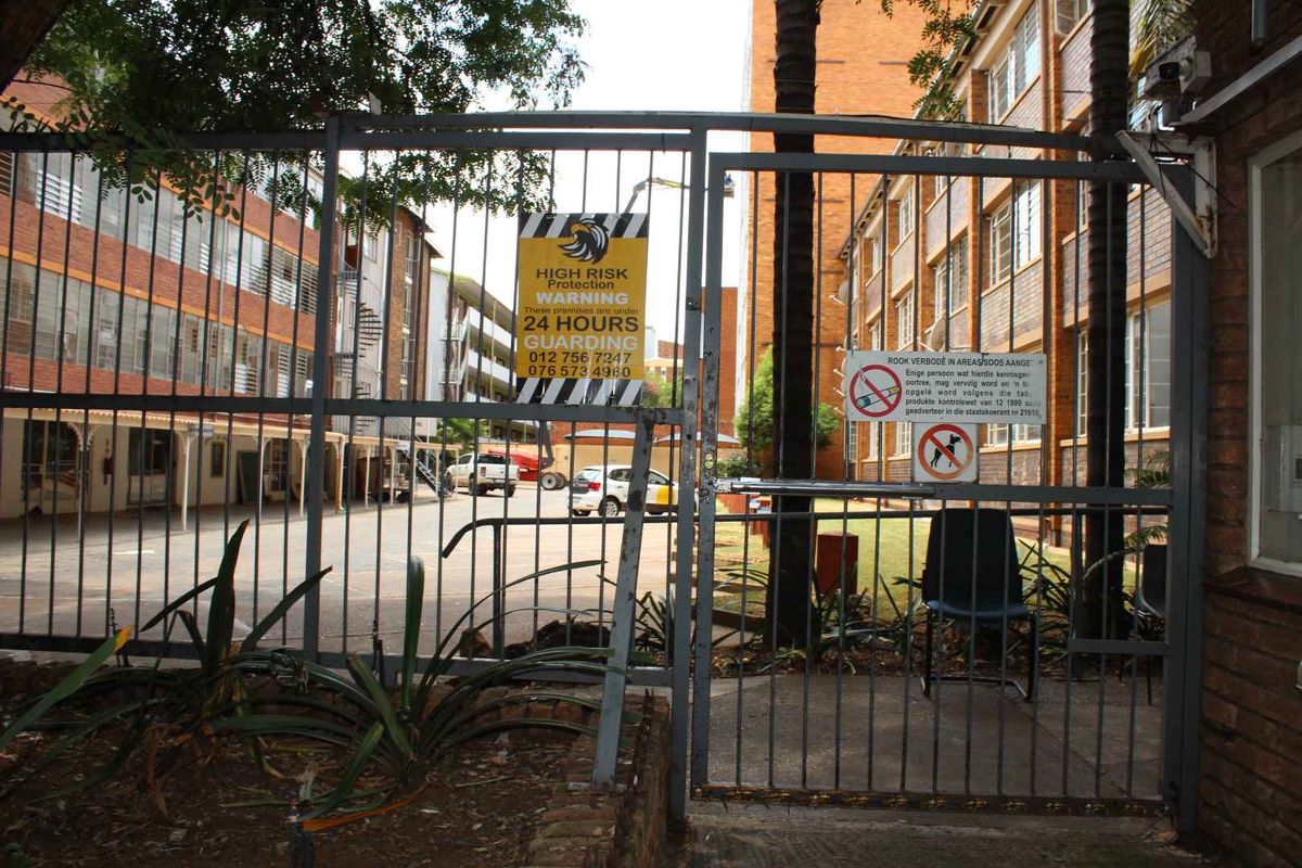 Spacious Bachelor Apartment To Let | Kronendal, 40 Troye Street - Sunnyside, Pretoria - Photo 2