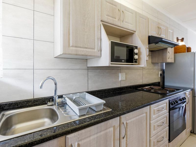 Fully furnished on the beach - Photo 6