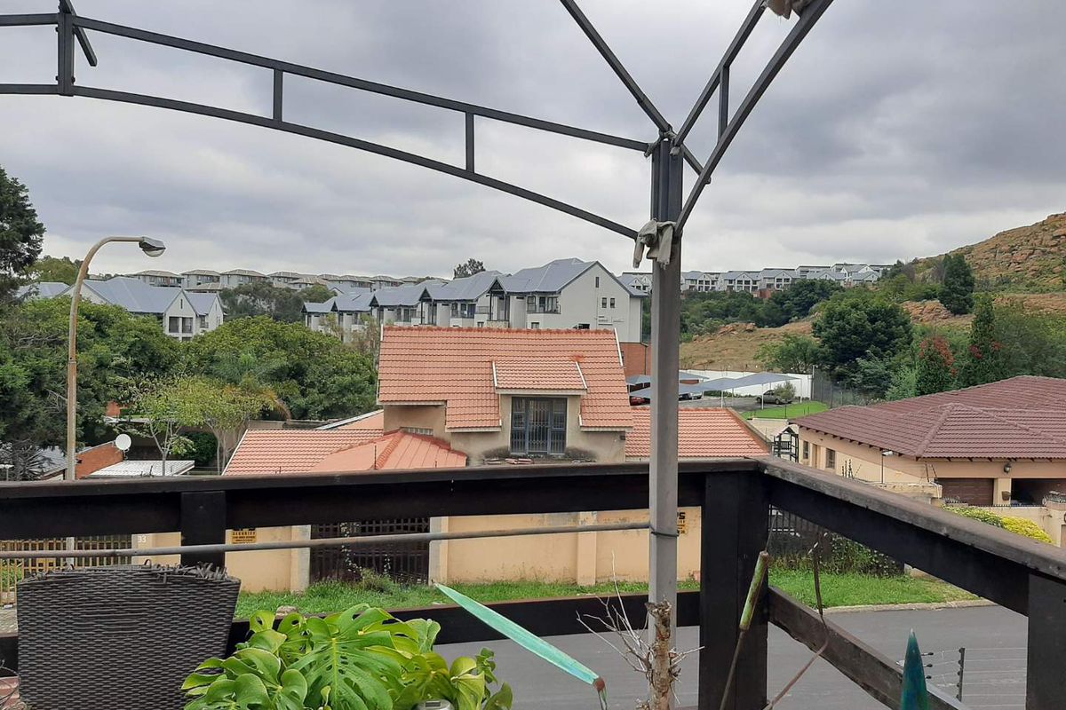 3 Bedroom Townhouse at Oakdene R1 350 000.00 - Photo 2