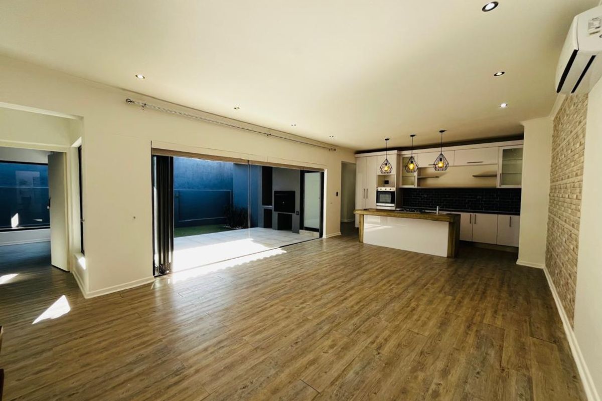 Modern 3 Bedroom House To Let - Photo 3