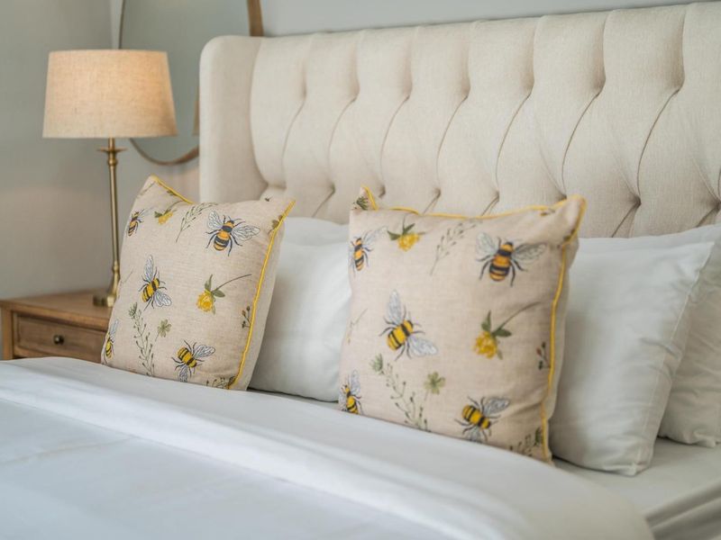 Furnished Franschhoek Apartment with Scenic Views | Available 1 June-31 Oct 2026 - Photo 9