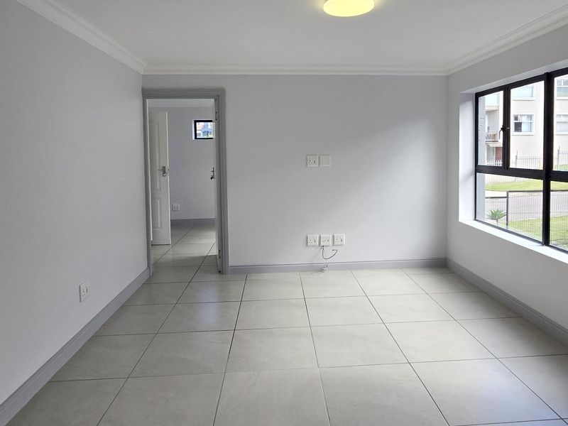 Spacious 3-Bedroom Apartment in Pet-Friendly Zonnezicht Complex - Photo 7