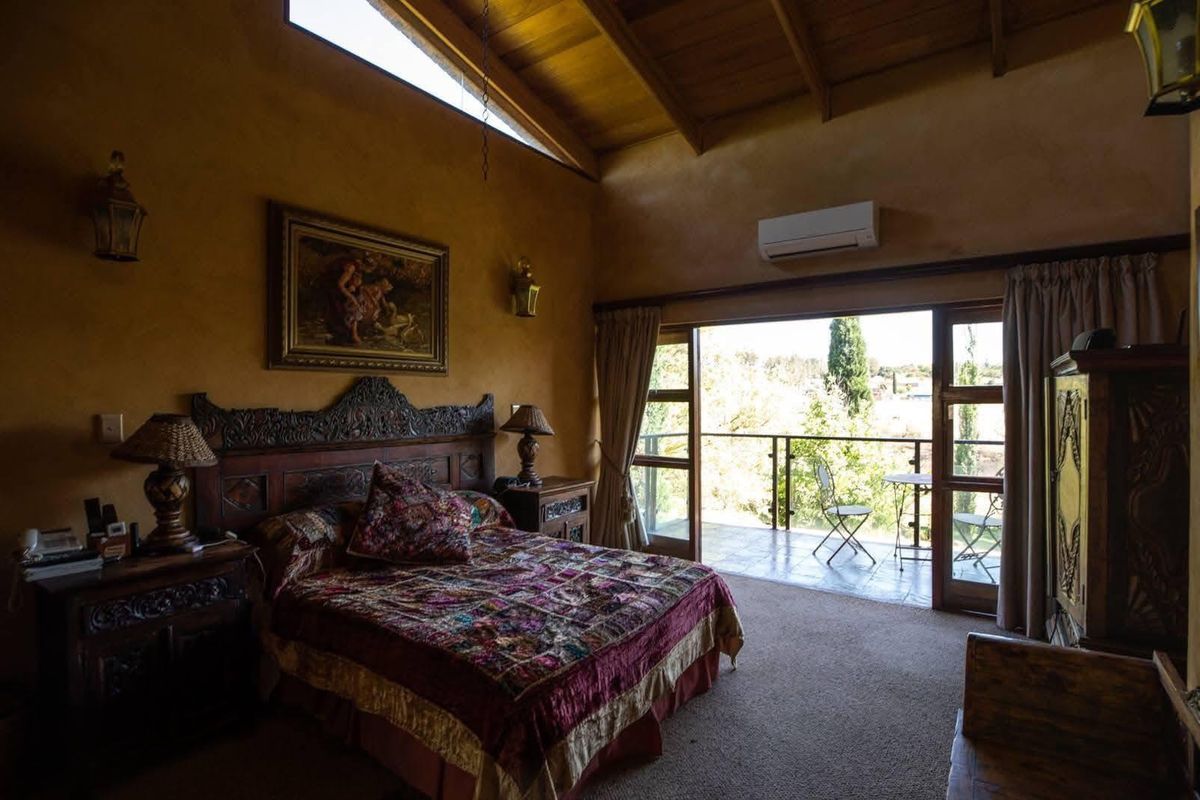 Exclusive Estate Living | Space, Privacy & Views - Photo 4
