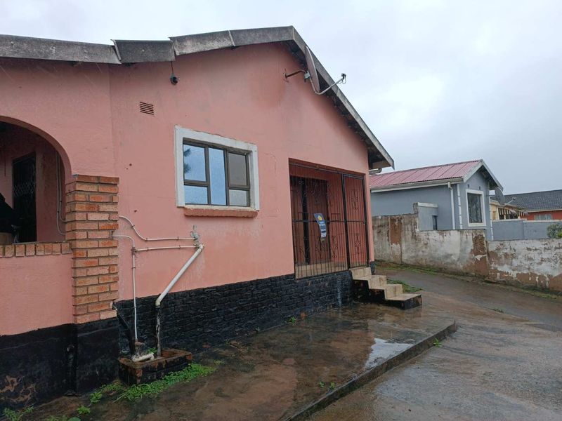 🏡 Incredible Value! Spacious 4-Bedroom Family Home for Sale in Imbali Extension 18 with Stunning Elevated Views - Photo 3