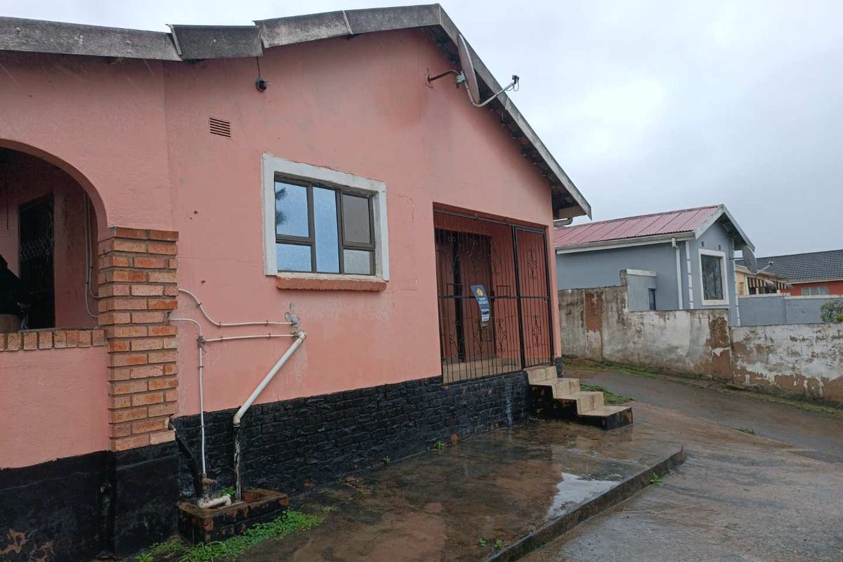 🏡 Incredible Value! Spacious 4-Bedroom Family Home for Sale in Imbali Extension 18 with Stunning Elevated Views - Photo 3